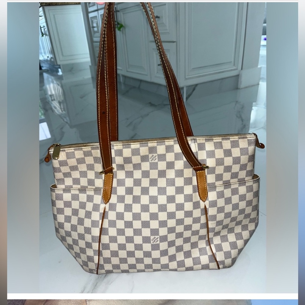 LV Damien Azur